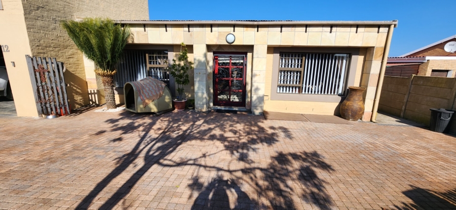 4 Bedroom Property for Sale in Dana Bay Western Cape